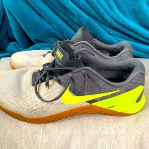 Nike Training Mens size 14